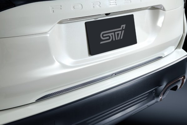 画像1: 【フォレスター・ＳＬ】ＳＴＩテールゲートガーニッシュ（ブラック）・スバル純正部品/ＳＴＩパーツ (1)